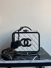 Chanel Vanity Case White Black Bag 21x15x8.5cm - 1