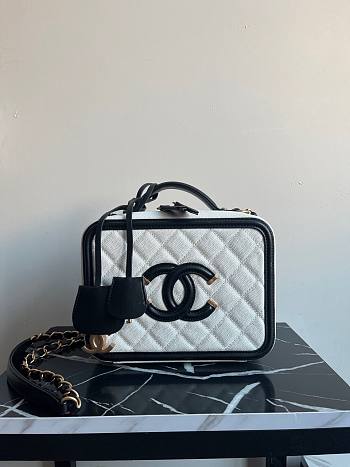 Chanel Vanity Case White Black Bag 21x15x8.5cm