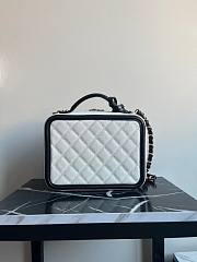 Chanel Vanity Case White Black Bag 21x15x8.5cm - 5