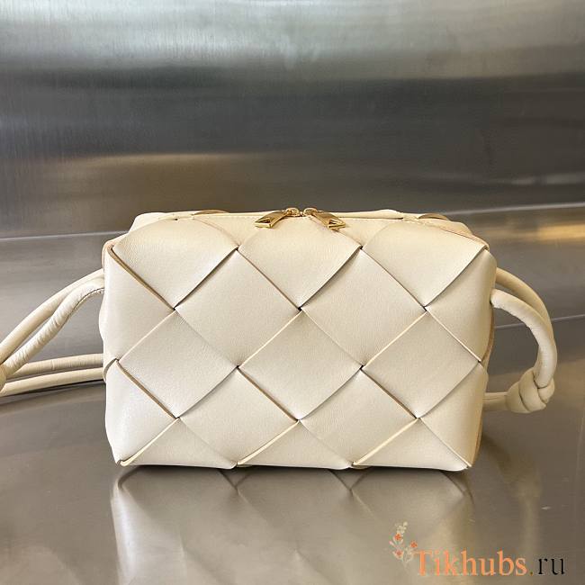 Bottega Veneta Pouch Beige Bag 22x14.5x7.5cm - 1