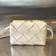 Bottega Veneta Pouch Beige Bag 22x14.5x7.5cm - 1