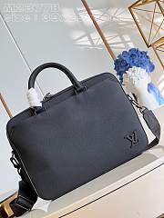 Louis Vuitton LV Pilot Briefcase Black 39 x 29 x 6 cm - 1
