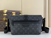 Louis Vuitton LV S-Cape Messenger Monogram 28 x 16 x 10 cm - 4