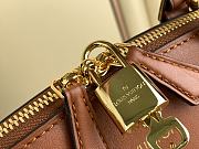 Louis Vuitton LV Lock It MM Gold 36x29x15cm - 6