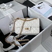 Chanel Flap Bag 2.55 Reissue White 20cm - 1