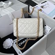 Chanel Flap Bag 2.55 Reissue White 20cm - 5