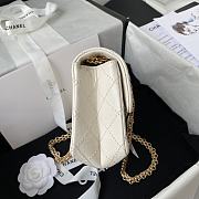 Chanel Flap Bag 2.55 Reissue White 20cm - 3