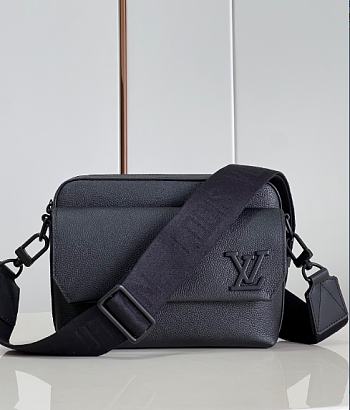 Louis Vuitton LV Fastline Messenger Black 23.5 x 18 x 7 cm
