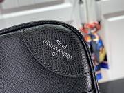 Louis Vuitton LV Pochette Kasai Taiga Black 25 x 15.5 x 6.5 cm - 2