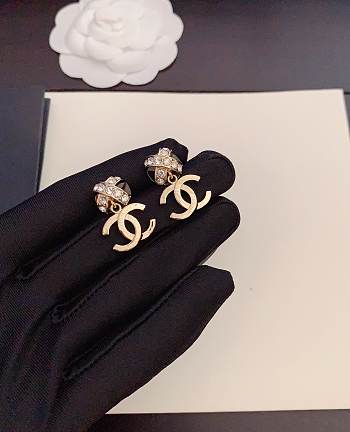 Chanel Earring Gold