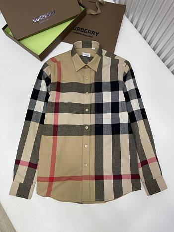 Burberry Somerton Signature Check Button