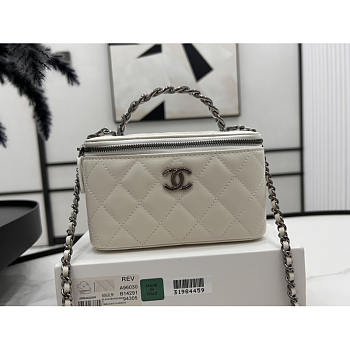 Chanel Vanity Case White Silver Lambskin 17x9.5x8cm