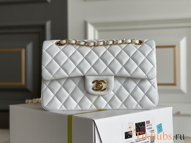 Chanel Flap Bag White Lambskin Gold 23cm - 1