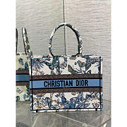 Dior Medium Book Tote White Blue Multicolor Mexico Embroidery 36 x 27.5 x 16.5 cm - 1