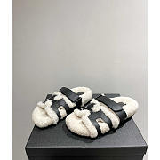 Hermès Chypre Sandals Black and Ecru Shearling - 2