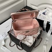 Chanel Vanity Case 23K Pink Lambskin 17x9.5x8cm - 4