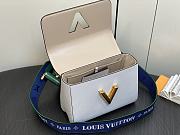 Louis Vuitton LV Twist MM White Calfskin 23 x 17 x 9.5 cm - 3