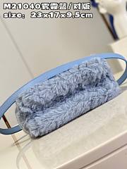 Louis Vuitton LV Twist MM Blue Silver 23 x 17 x 9.5 cm - 3