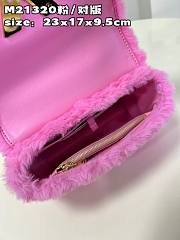 Louis Vuitton LV Twist MM Pink Gold 23 x 17 x 9.5 cm - 3