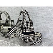 Dior Medium Lady D-Lite Bag Embroidery White And Black 24cm - 5