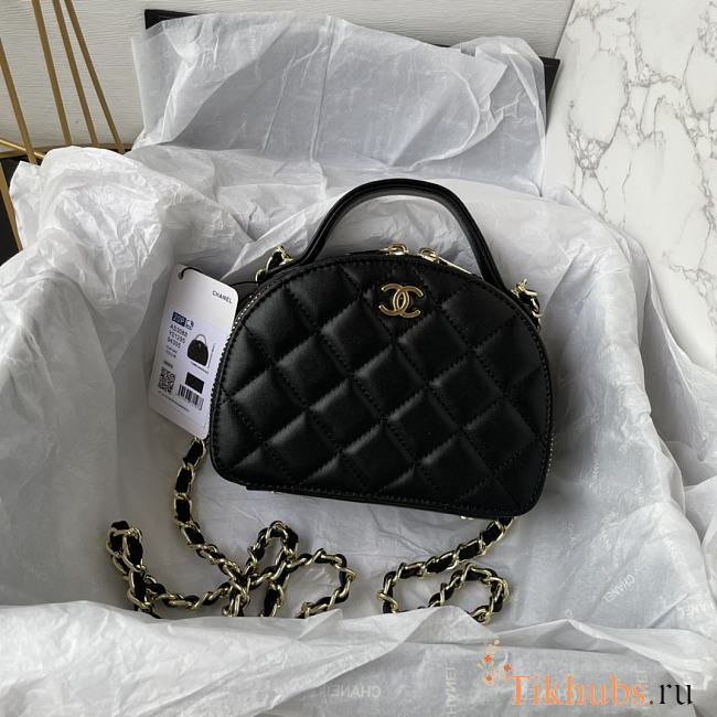 Chanel 23C Quilted Half Moon Vanity Black Lambskin 16x12x6cm - 1