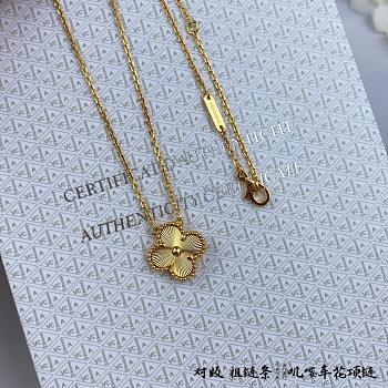 Van Cleef Arpels Gold Necklace 02