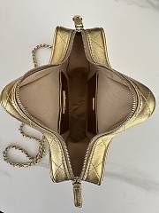 Chanel Star Handbag Metallic Lambskin Gold 22.5 × 22.5 × 6 cm - 5