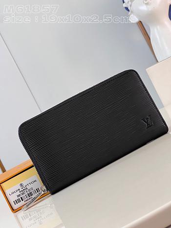 Louis Vuitton LV Zippy Wallet Black Epi 19.5 x 10.5 x 2.5 cm