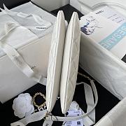 Chanel Handbag White Lambskin Gold 20x17.5x5cm - 2
