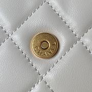 Chanel Handbag White Lambskin Gold 20x17.5x5cm - 6