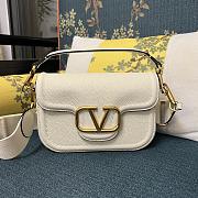 Valentino Garavani Alltime Grainy Calfskin Shoulder Bag White 23.5 x 18 x 8 cm - 1