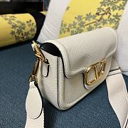 Valentino Garavani Alltime Grainy Calfskin Shoulder Bag White 23.5 x 18 x 8 cm - 4