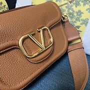 Valentino Garavani Alltime Grainy Calfskin Shoulder Bag Almond 23.5 x 18 x 8 cm - 5