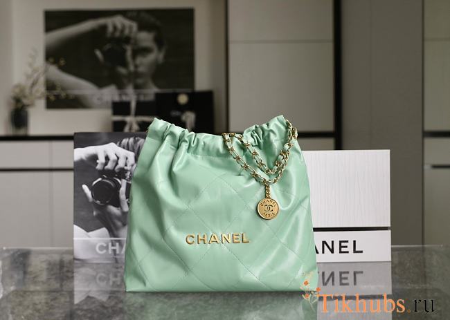 Chanel 22 Handbag Green 38x42x8cm - 1