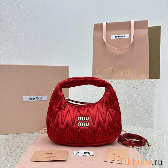 Miu Miu Wander Matelassé Zipped Shoulder Bag Red 20x6x17cm - 1