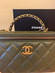 Chanel Vanity Case With Top Handle Green Gold 17x8x9cm - 3