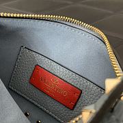 Valentino Garavani Grained Leather Blue Rockstud Bag 19x13x7cm - 3