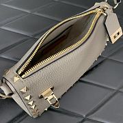 Valentino Garavani Grained Leather Grey Rockstud Bag 19x13x7cm - 4