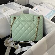 Chanel Handbag Green Lambskin Gold 20x17.5x5cm - 3