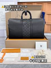 Louis Vuitton LV Keepall 50 Bandoulière Taiga Black 50 x 29 x 23 cm - 2