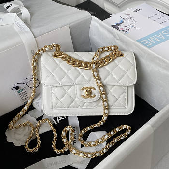 Chanel Flap Bag White Gold Hardware 19x14x6cm