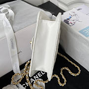 Chanel Flap Bag White Gold Hardware 19x14x6cm - 2