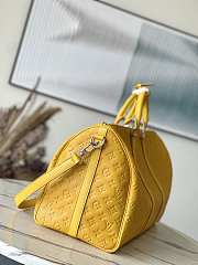 Louis Vuitton LV Keepall Bandoulière 50 Yellow Taurillon 50 x 29 x 23 cm - 3