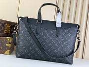 Louis Vuitton LV Briefcase Explorer Monogram 39 x 28 x 11 cm - 4