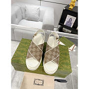 Gucci GG Supreme Lug Sole Sandals Beige And White - 3