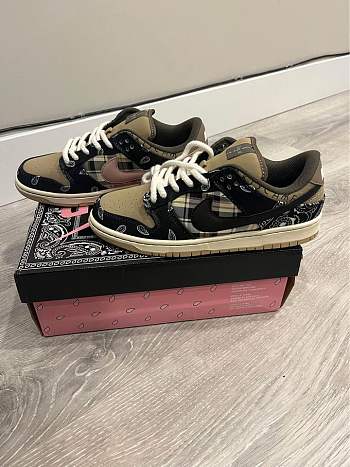 Nike Dunk SB Travis Scott Sneaker