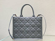 Dior Medium Book Tote Stone Grey Macrocannage Calfskin 36.5 x 28 x 17.5 cm - 2