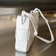 Bottega Veneta Cassette Intreccio White Leather Pouch New 22.5x13.5x4.5cm - 6