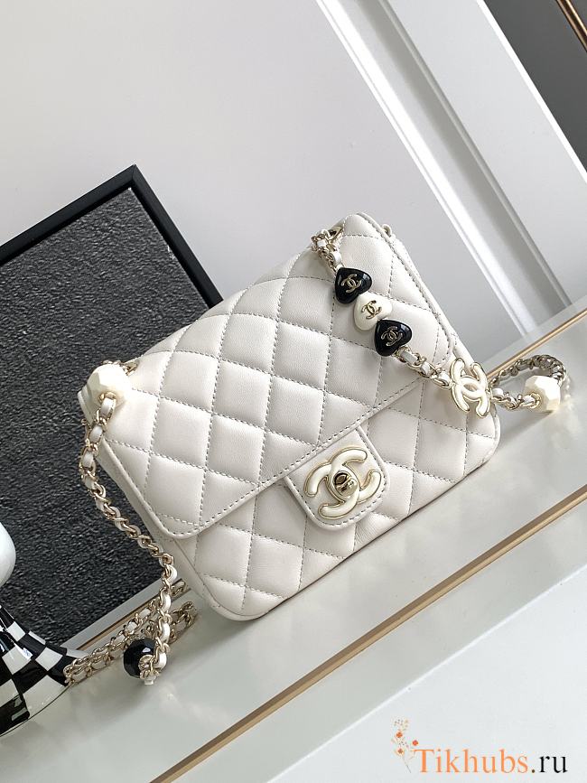 Chanel Flap Bag White 12.5x16x4.5cm - 1