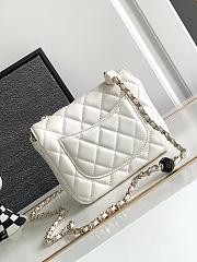 Chanel Flap Bag White 12.5x16x4.5cm - 4